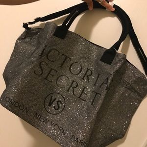 💕SALE💕Victoria’s Secret travel/beach bag!